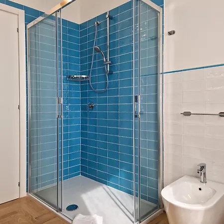 Pola - By Host Hero 3*