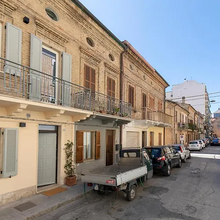 Πανσιόν Pola - By Host Hero