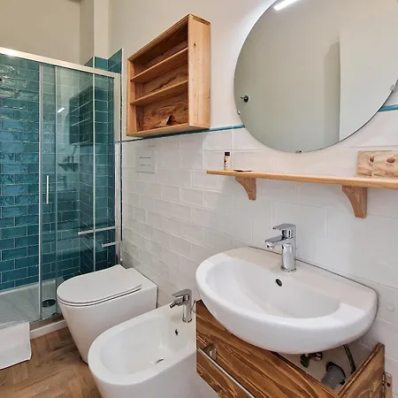 Pola - By Host Hero 3*